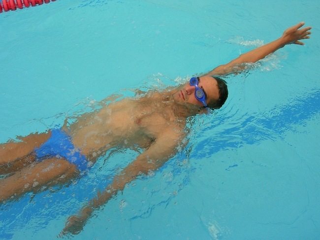 Treat your Back-Pain through Swimming